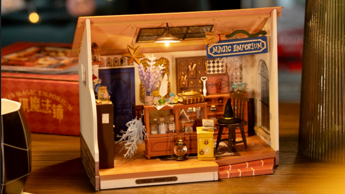 Rolife Miniature Miniature House Kiki's Magic Emporium