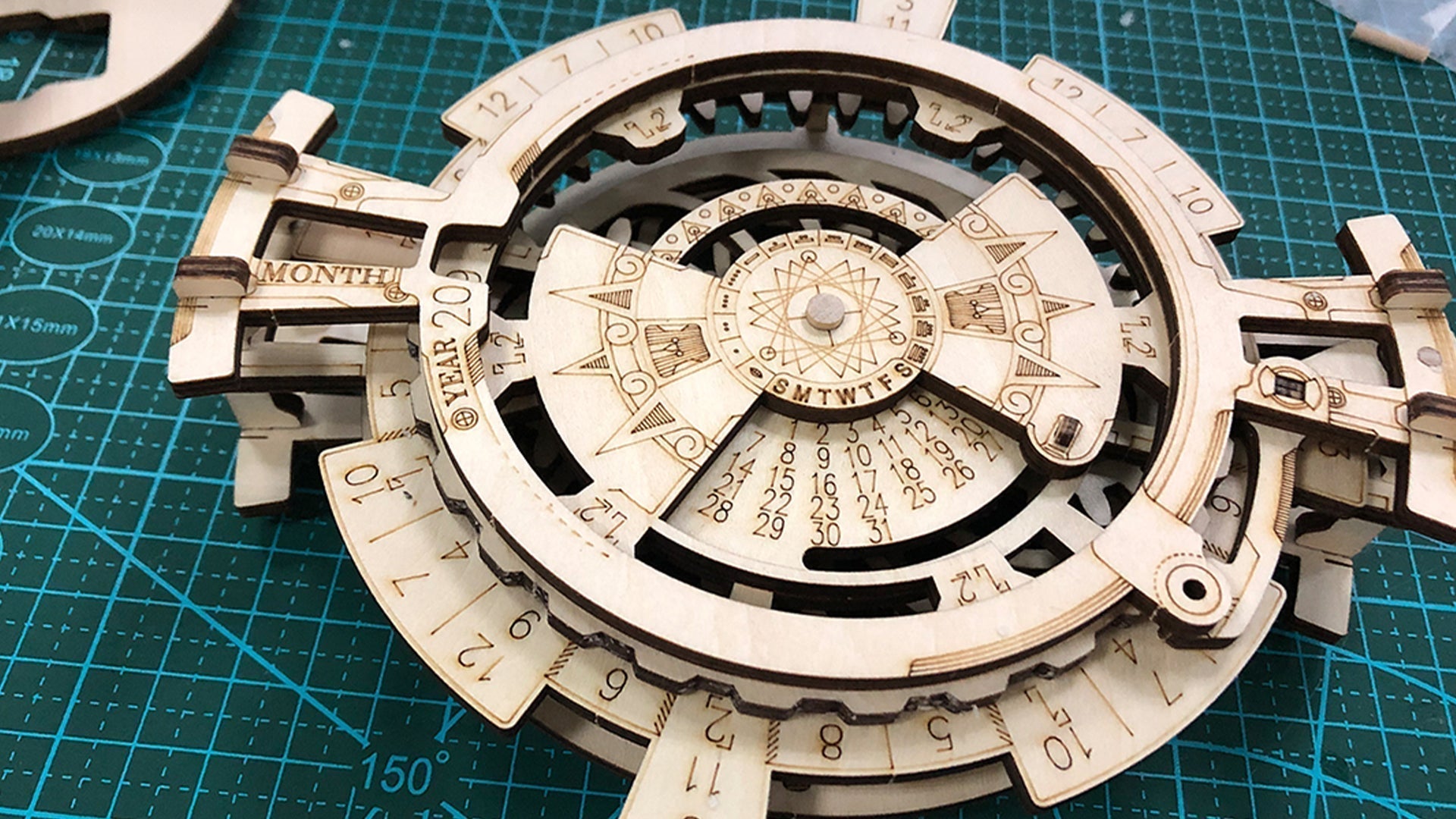 banner for Wooden Puzzles vs. Cardboard Puzzles