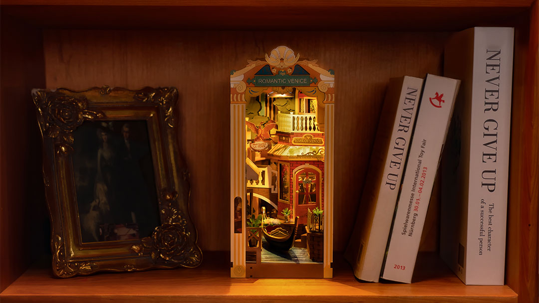 Rolife Romantic Venice Book Nook Turns on The Warm Light at Night