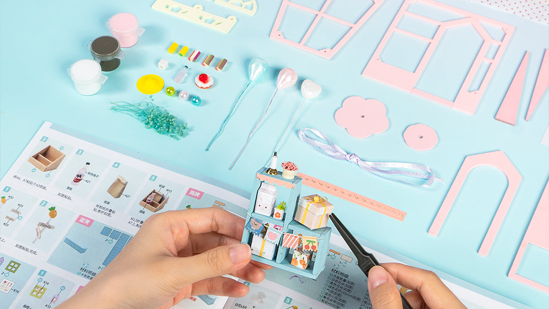 How to Choose The Best Glue for Your Miniature Houses