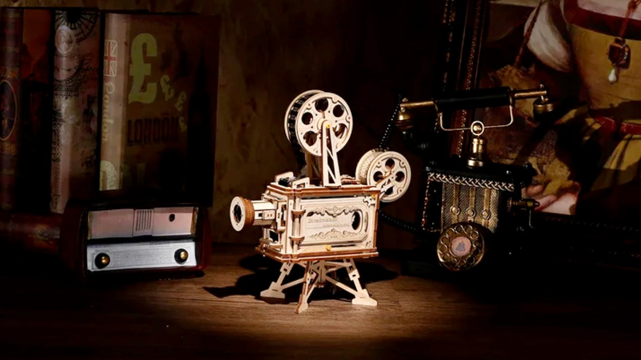 ROKR Movie Projector Reproduce Classic Scenes in Modern Time