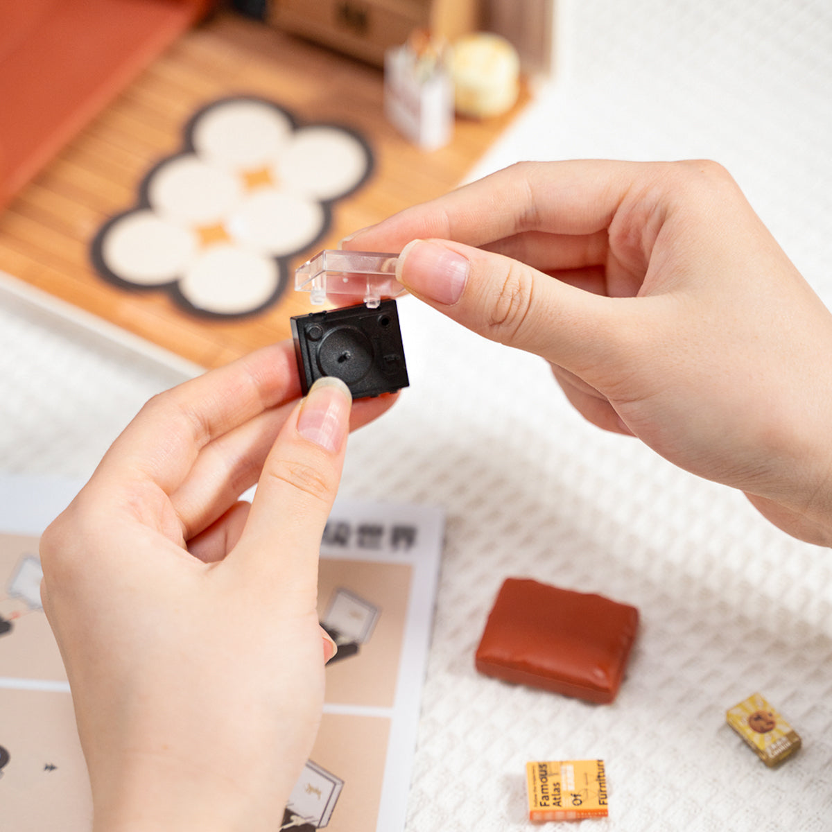 Maison miniature en plastique à monter soi-même Rolife Cozy Living Lounge DW007