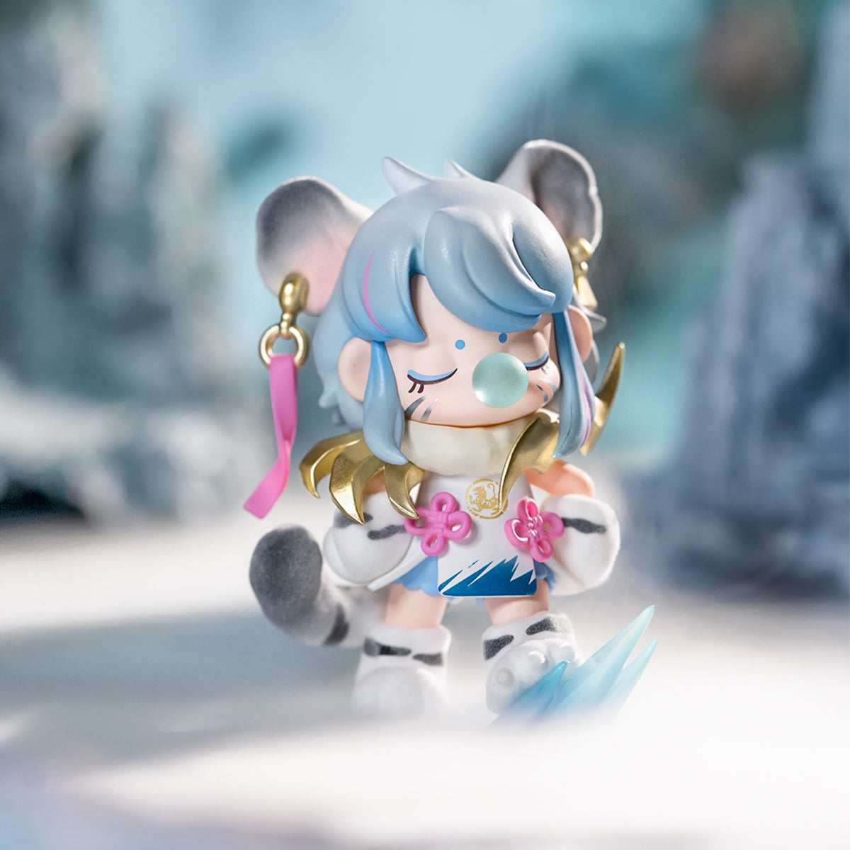 Rolife Nanci's Oriental figure has blue hair, floral details, and a soft icy background.