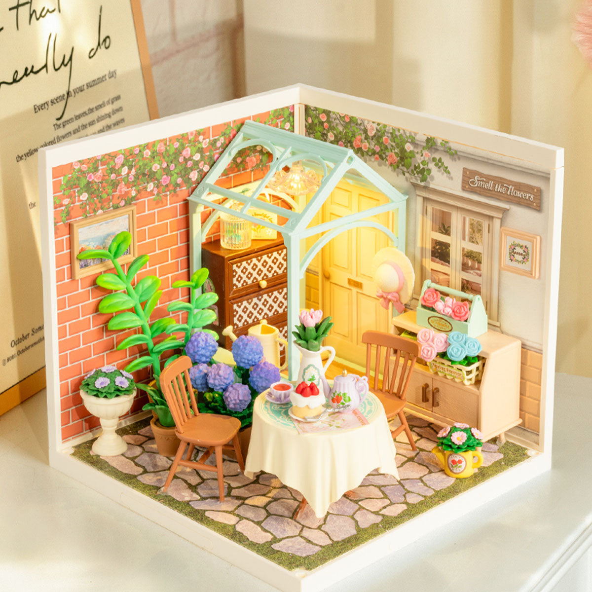 Rolife Blooming Tea Garden Miniature House DW013B DIY miniature house kit, close-up of interior components and accessories