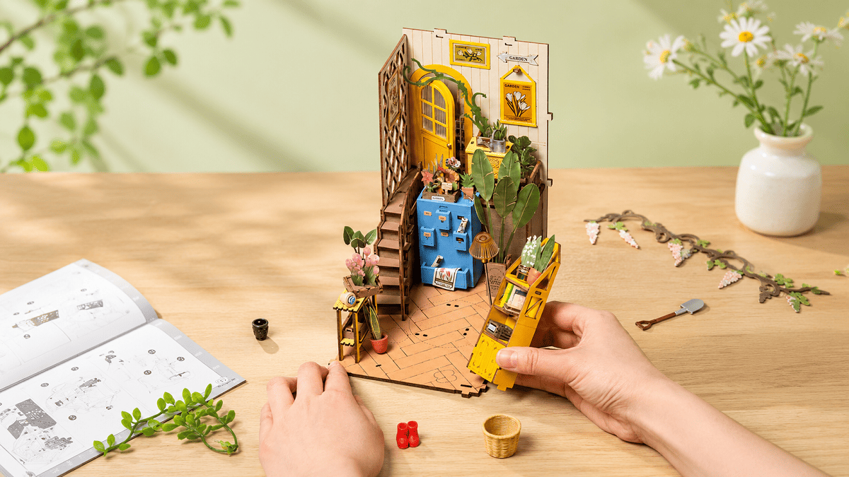 Book Nook vs Diorama