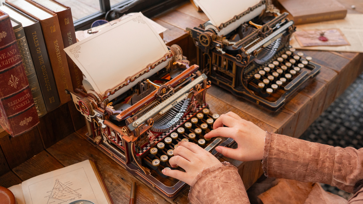 Rokr mechanical typewriter