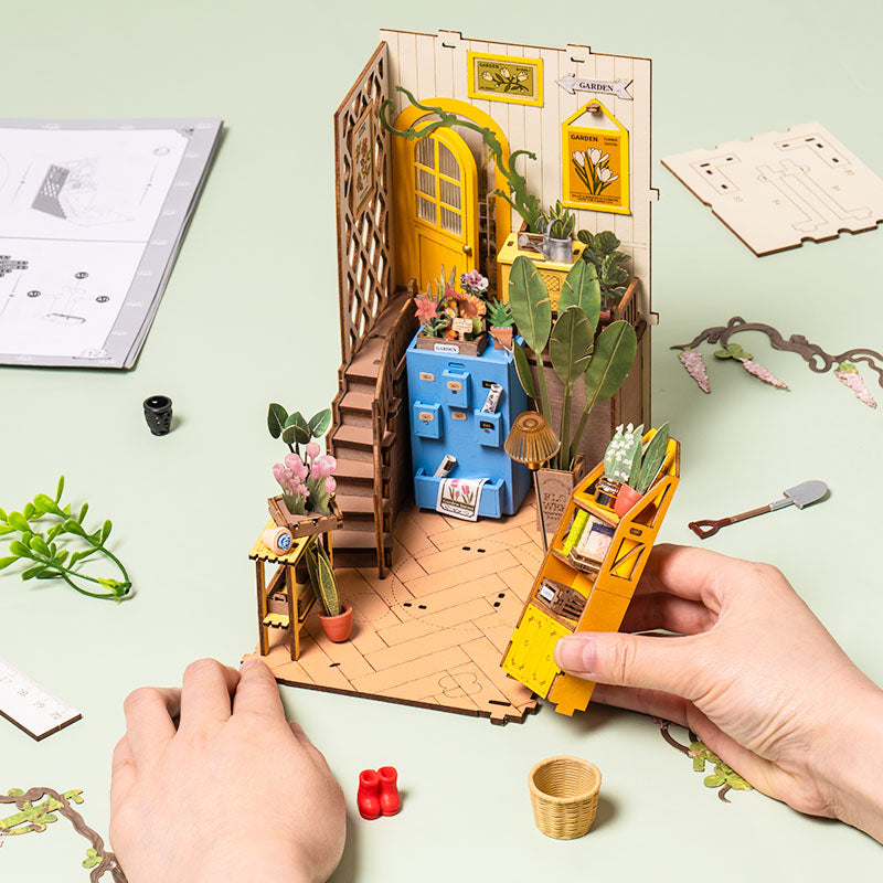 Rolife Holiday Garden House Book Nook Kit TGB06 | Robotime