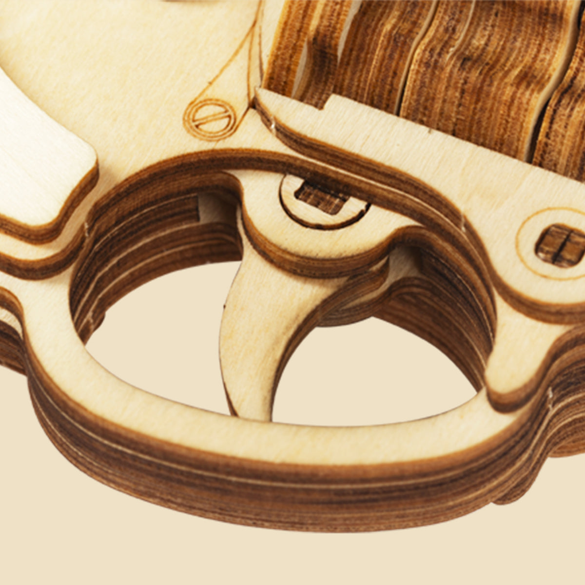 Bottom-mounted magazine ensures reliable output