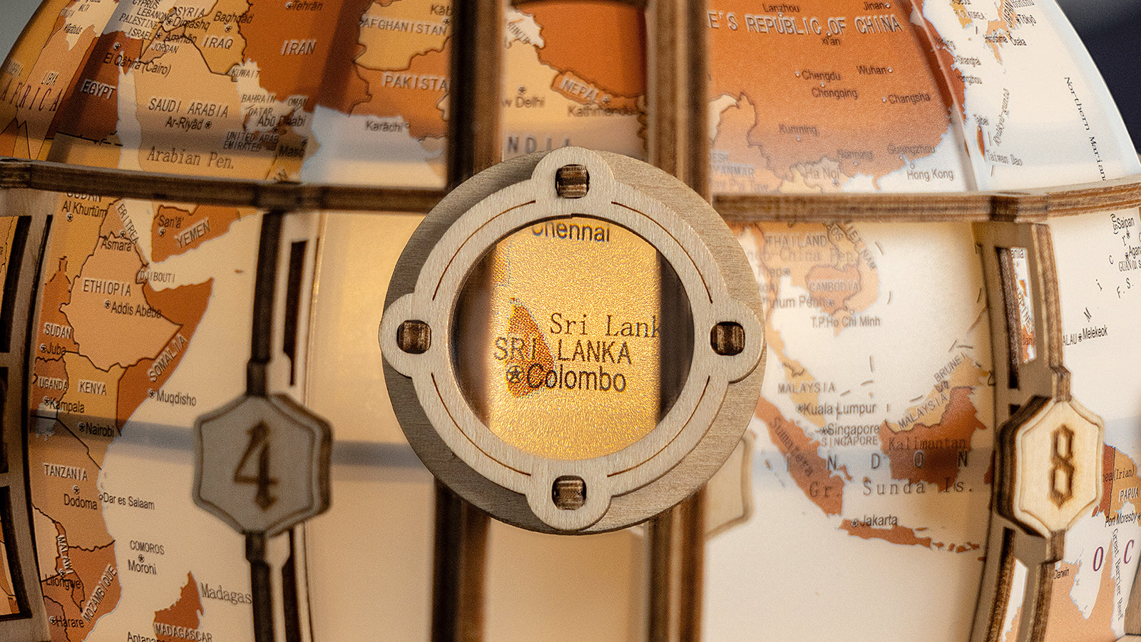  Mobile orbital magnifier