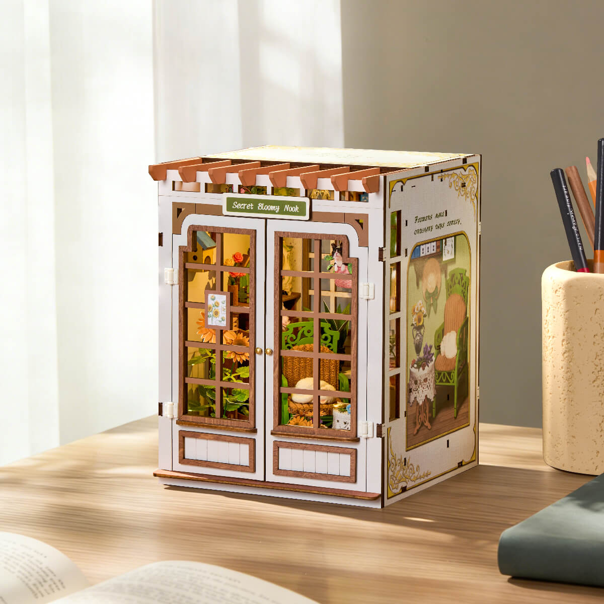 Rolife Secret Bloomy Nook DIY Bücherregal-Einsatz TGE04