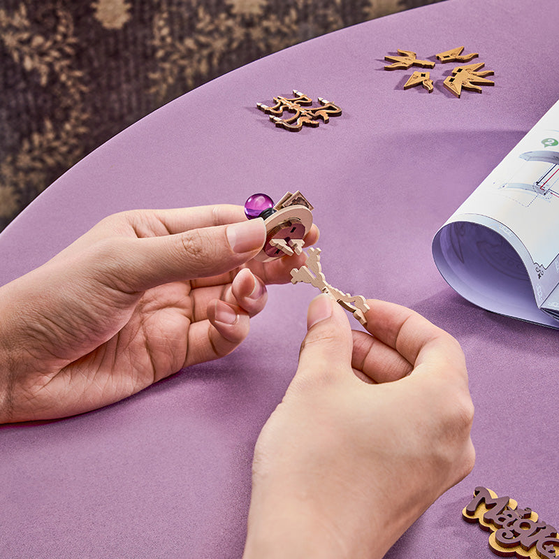 A varázslat tartja össze